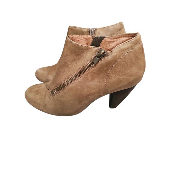 Miz Mooz sz 8 light tan Foster ankle bootie heeled boots soft leather - Picture 1 of 6
